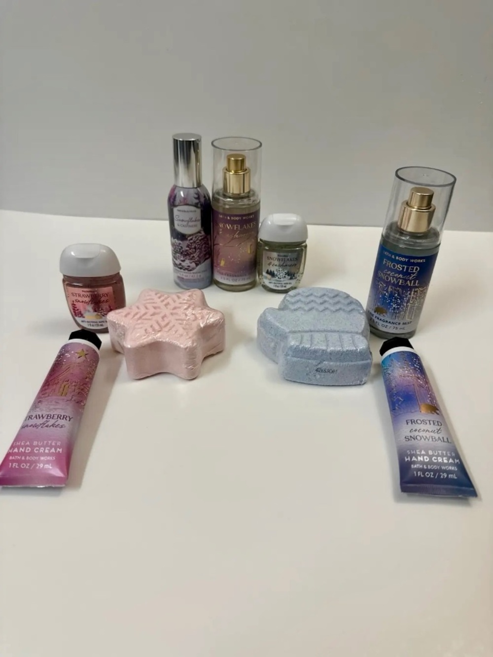 Bath & Body Works Winter Seasonal Snowflake & Snowball Set